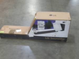 lot 337 image: LG High Resolution Audio Sound Bar wSubwoofer Model SN6Y