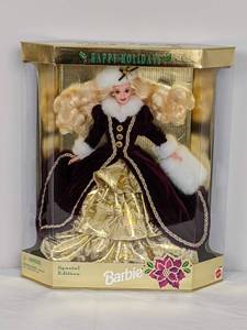 lot 35 image: New Vintage Collectible Mattel Happy Holidays Barbie 1996 Special Edition #15646 - P.C.