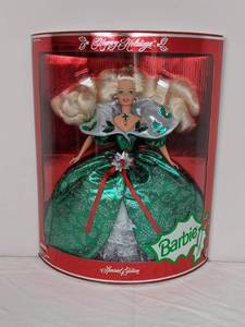 lot 38 image: New Vintage Mattel Happy Holidays Special Edition Barbie #14123 - P.C.