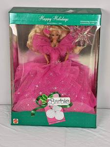 lot 39 image: New Vintage Mattel Happy Holidays Special Edition Barbie #4098 - P.C.