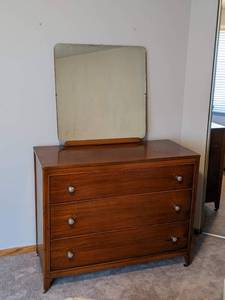 lot 16 image: Beautiful 3-Drawer Solid Wood Dresser and Mirror