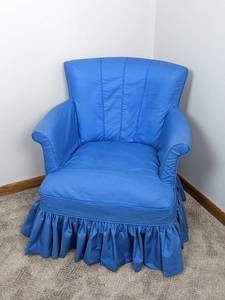 lot 71 image: Comfy Blue Arm Chair