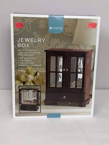 lot 75 image: NEW Gorgeous Walnut Finish Jewelry Box