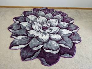 lot 81 image: Gorgeous Purple Floral Area Rug