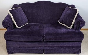 lot 12 image: Fantastic Purple Love Seat w  Pillows