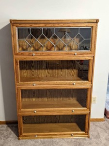 lot 18 image: Vintage 4-Shelf Glass Barrister Bookcase