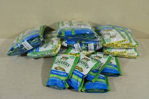 lot 103 image: 48 Greenies Tuna Flavor Smartbites Cat Treats