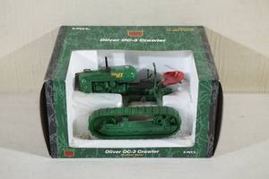 lot 14 image: ERTL 116 Scale Oliver OC-3 Crawler Die Cast Tractor