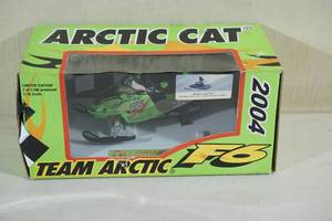 lot 19 image: Limited Edition Arctic Cat 2004 F6 Snowmobile - 11108