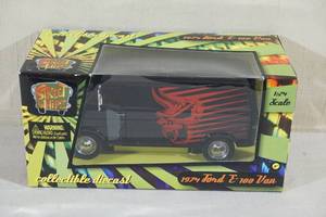 lot 22 image: Street Whipz 1974 Ford E-100 124 Scale Die Cast Van