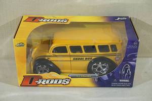 lot 24 image: Jada Toys D-Rods DIV Cruizer 124 Scale Die Cast School Bus
