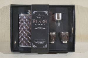 lot 61 image: Premium Quality Flask Gift Set