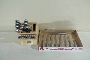 lot 62 image: Chicago Cutlery Knife Set - Stainless Handle