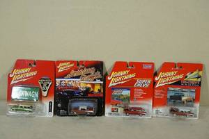 lot 140 image: Johnny Lightning Cars - Chevy Bel Air and Nomads