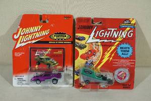 lot 143 image: Johnny Lightning Cars - Maverick Topper, Movin Van