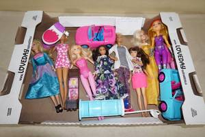 lot 158 image: Assorted Dolls and Accessories - Many Barbie