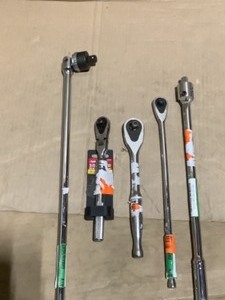 Assorted Sizes of Husky Ratchets, Breaker Bar & Ratcheting Adjustable Breaker Bar. Various Conditions. See Pictures