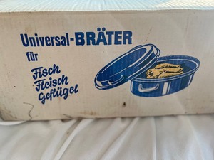 lot 4 image: Universal Brater Fur Fair Cuisine Roaster Medium