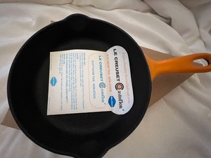 lot 8 image: Le Creuset 6 inch Starten Skillet New in Box Volcanique