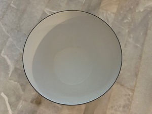 lot 14 image: Vintage Kaj Franck Finel Arabia Finland Red Hearts Enamel Bowl