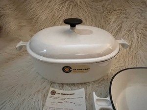 lot 51 image: Le Creuset Mama 29 Cocotte Pan Set with Original Labels