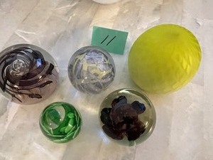 lot 68 image: Nice Mixed Lot of Paperweights Number 11
