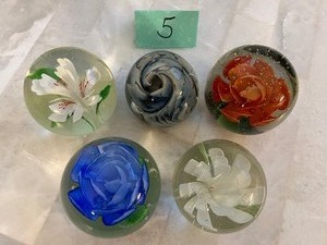lot 61 image: Nice Mixed Lot of Paperweights Number 5