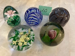lot 67 image: Nice Mixed Lot of Paperweights Number 10