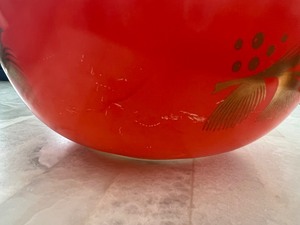 lot 75 image: Pyrex Holly Christmas Bowl #404 4 Quart RedGold
