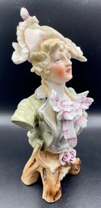 lot 101 image: Vintage Porcelain Figurine