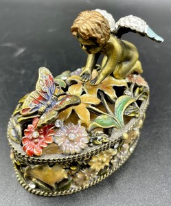 lot 147 image: Charming Cherub Trinket Box