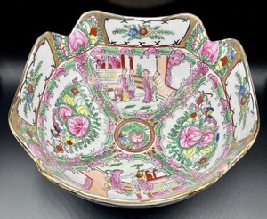 lot 137 image: Vintage Decorative Asian Inspired Bowl