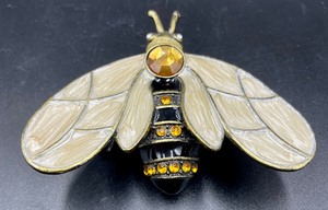 lot 109 image: Beautiful Bejeweled Bee Figurine
