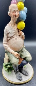lot 113 image: Capodimonte Balloon Vendor - Rare