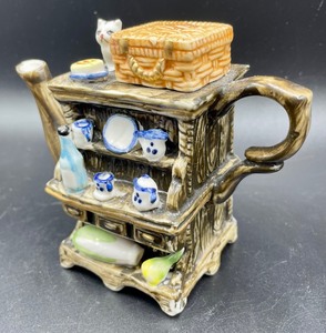 lot 122 image: Small Decorative Teapot