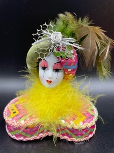 lot 117 image: Fancy Lady Bust Figurines