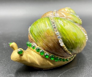 lot 124 image: Ashleigh Manor Snail Trinket Box