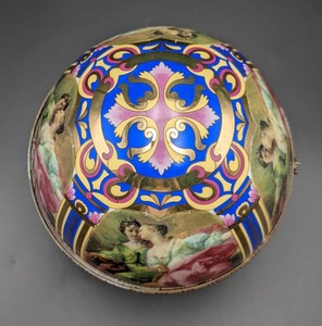 lot 11 image: Vintage Porcelain Egg Trinket Box