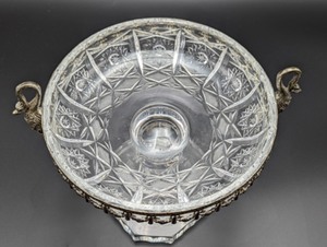 lot 22 image: Vintage Footed Bowl with Silver Plated Detailed Swan Rim