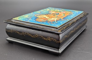lot 35 image: Russian Lacquer Trinket Box