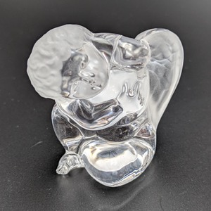 lot 40 image: Trio of Daum France Crystal Cherubs