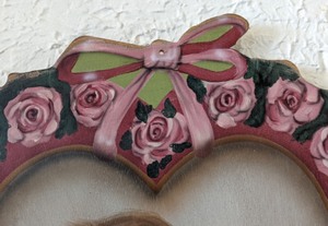 lot 41 image: Boardwalk Originals by Bonnie Barrett Painted Cherub Wall Hanging