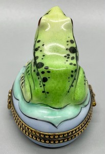 lot 205 image: Limoges of France Frog Trinket Box