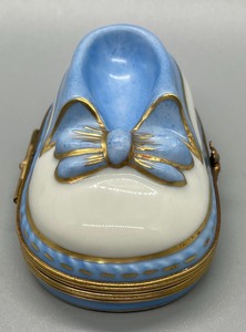 lot 208 image: Limoges of France Shoe Trinket Box
