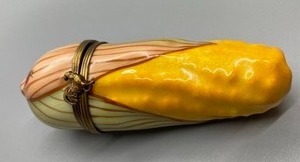 lot 220 image: Limoges of France Corn Cob Trinket Box