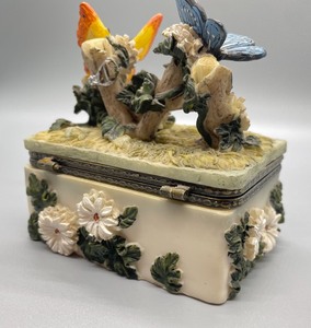 lot 233 image: Bountiful Butterfly Trinket Box