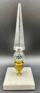 lot 162 image: Twos Company Balustrade on a Marble Base