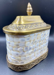 lot 172 image: Decorative Lidded Box