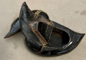 lot 185 image: Vintage Carved Horn Snuff Box from India