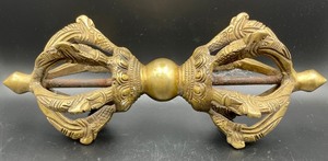 lot 184 image: Beautiful Brass Dorje